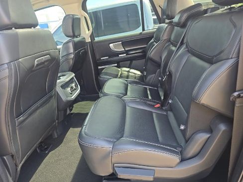 Used 2025 Ford Expedition Max Platinum AWD/4WD image 3