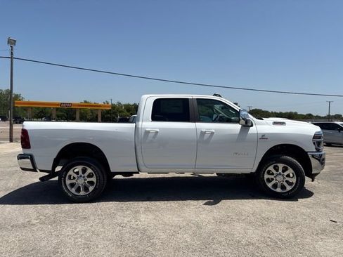 New 2026 RAM 2500 Laramie AWD/4WD image 5