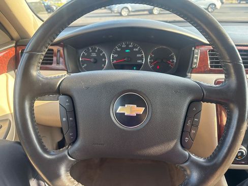 Used 2009 Chevrolet Impala LT w/ Luxury Edition Package FWD image 13