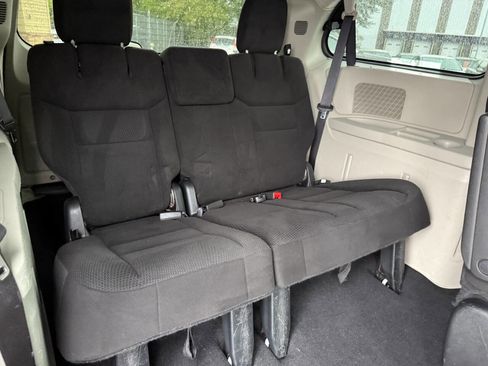 Used 2015 Dodge Grand Caravan SXT w/ Security Group image 32