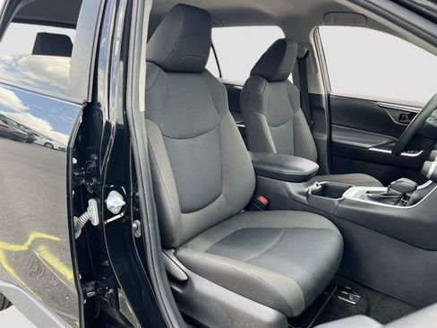 Used 2024 Toyota RAV4 LE FWD image 25