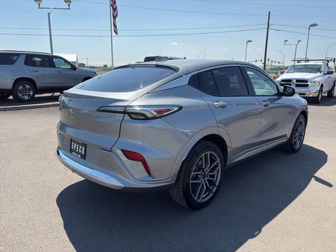 Used 2025 Buick Envista Avenir FWD image 4