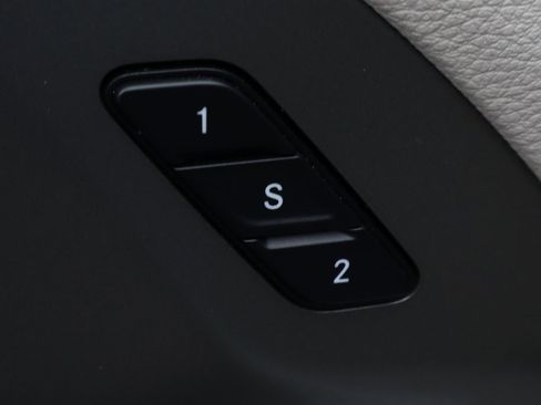 Used 2021 Chrysler Pacifica Touring-L image 16