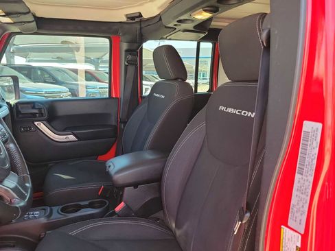Used 2016 Jeep Wrangler Unlimited Rubicon w/ Connectivity Group image 7