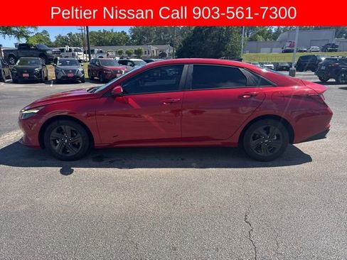 Used 2023 Hyundai Elantra SEL w/ Preferred Accessory Package image 6