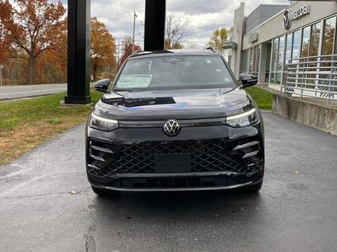 New 2026 Volkswagen Tiguan SE R-Line image 2