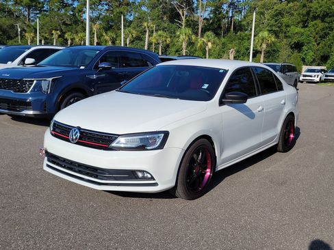 Used 2015 Volkswagen Jetta Sport FWD image 3