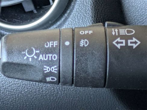 Used 2013 Nissan Rogue SV w/ Premium Pkg image 31