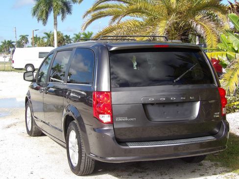 Used 2019 Dodge Grand Caravan SXT image 5