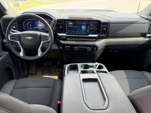 Used 2024 Chevrolet Silverado 2500 LT w/ Convenience Package image 8