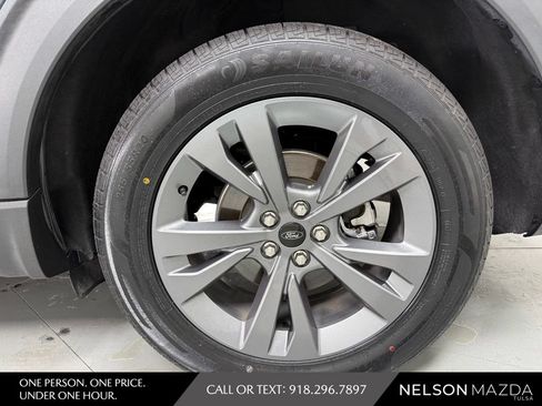 Used 2022 Ford Explorer XLT w/ Equipment Group 202A AWD/4WD image 13