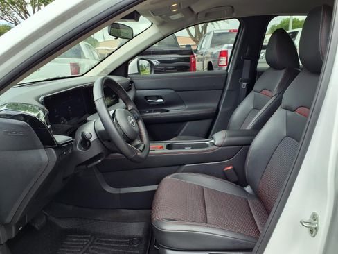 Used 2025 Nissan Kicks SR AWD/4WD image 17