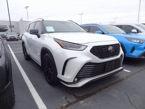 Used 2023 Toyota Highlander XSE image 3