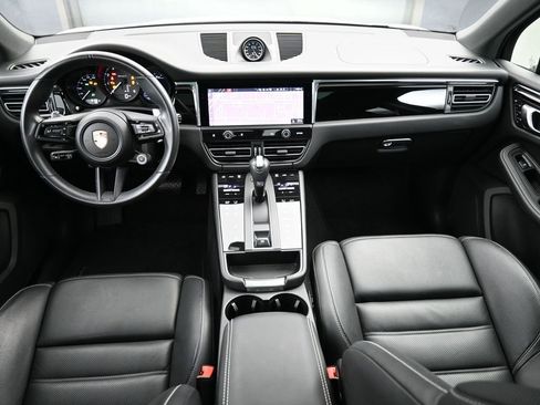 Used 2025 Porsche Macan image 23