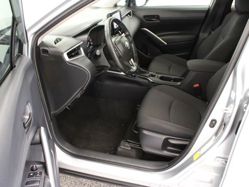 Used 2024 Toyota Corolla Cross LE FWD image 14
