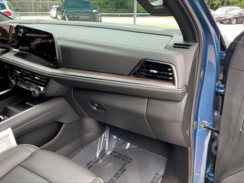Used 2025 Chevrolet Tahoe Premier RWD image 18