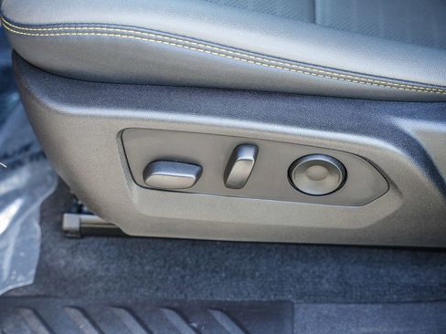 Used 2025 Chevrolet Colorado ZR2 w/ Technology Package AWD/4WD image 19