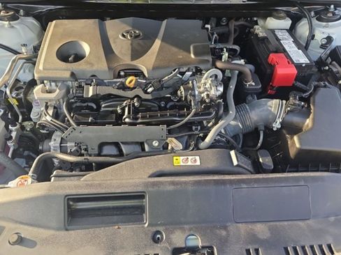 Used 2022 Toyota Camry LE image 9