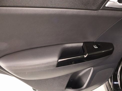 Used 2022 Kia Sportage EX image 16