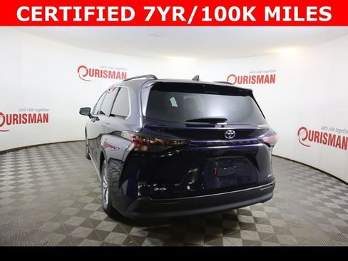 Used 2025 Toyota Sienna XLE image 9