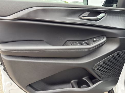 New 2025 Jeep Grand Cherokee L Altitude image 12