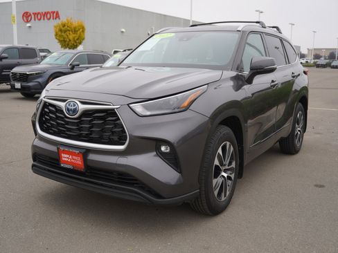 Used 2022 Toyota Highlander XLE image 8
