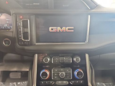 Used 2022 GMC Yukon XL Denali w/ Denali Ultimate Package AWD/4WD image 26
