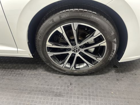 Used 2024 Volkswagen Jetta Sport image 28