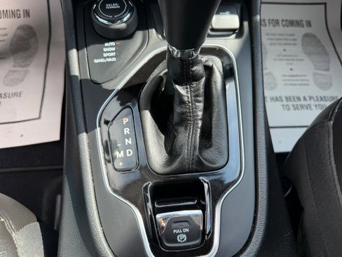 Used 2021 Jeep Cherokee Latitude Plus image 16