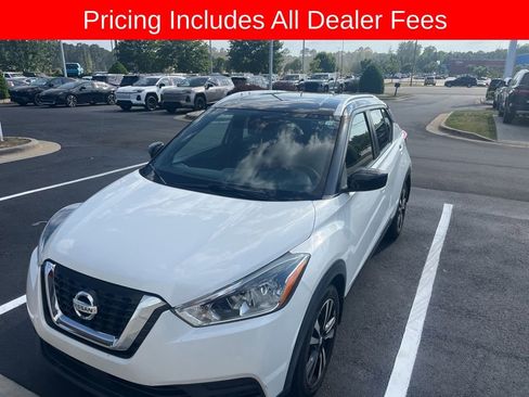 Used 2020 Nissan Kicks SV FWD image 1