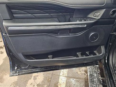 Used 2018 Ford Expedition Platinum image 4