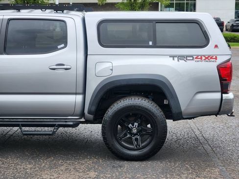 Used 2019 Toyota Tacoma TRD Off-Road AWD/4WD image 4