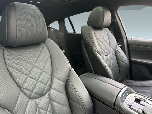 Used 2023 BMW X6 xDrive40i w/ M Sport Package image 28