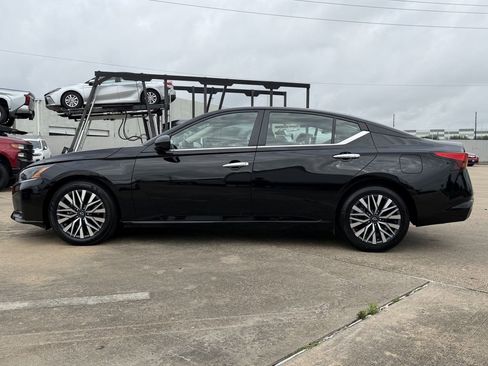 Used 2025 Nissan Altima 2.5 SV FWD image 6