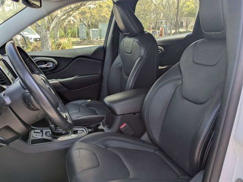Used 2020 Jeep Cherokee Limited FWD image 20