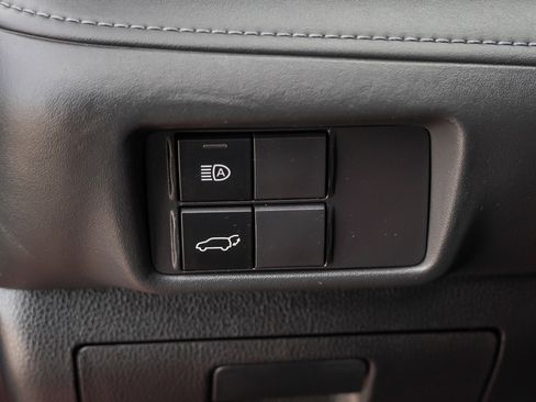 Used 2022 Toyota Highlander XLE image 17