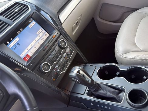 Used 2018 Ford Explorer XLT w/ Equipment Group 202A FWD image 20