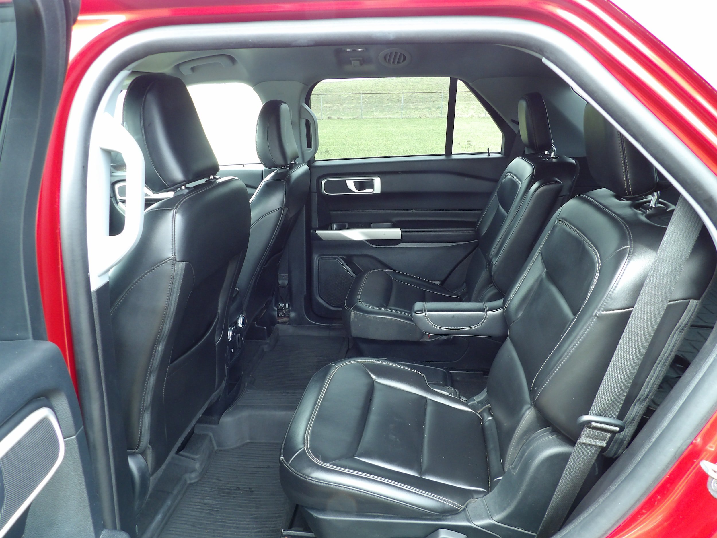 Used 2021 Ford Explorer XLT w/ Equipment Group 202A AWD/4WD image 11
