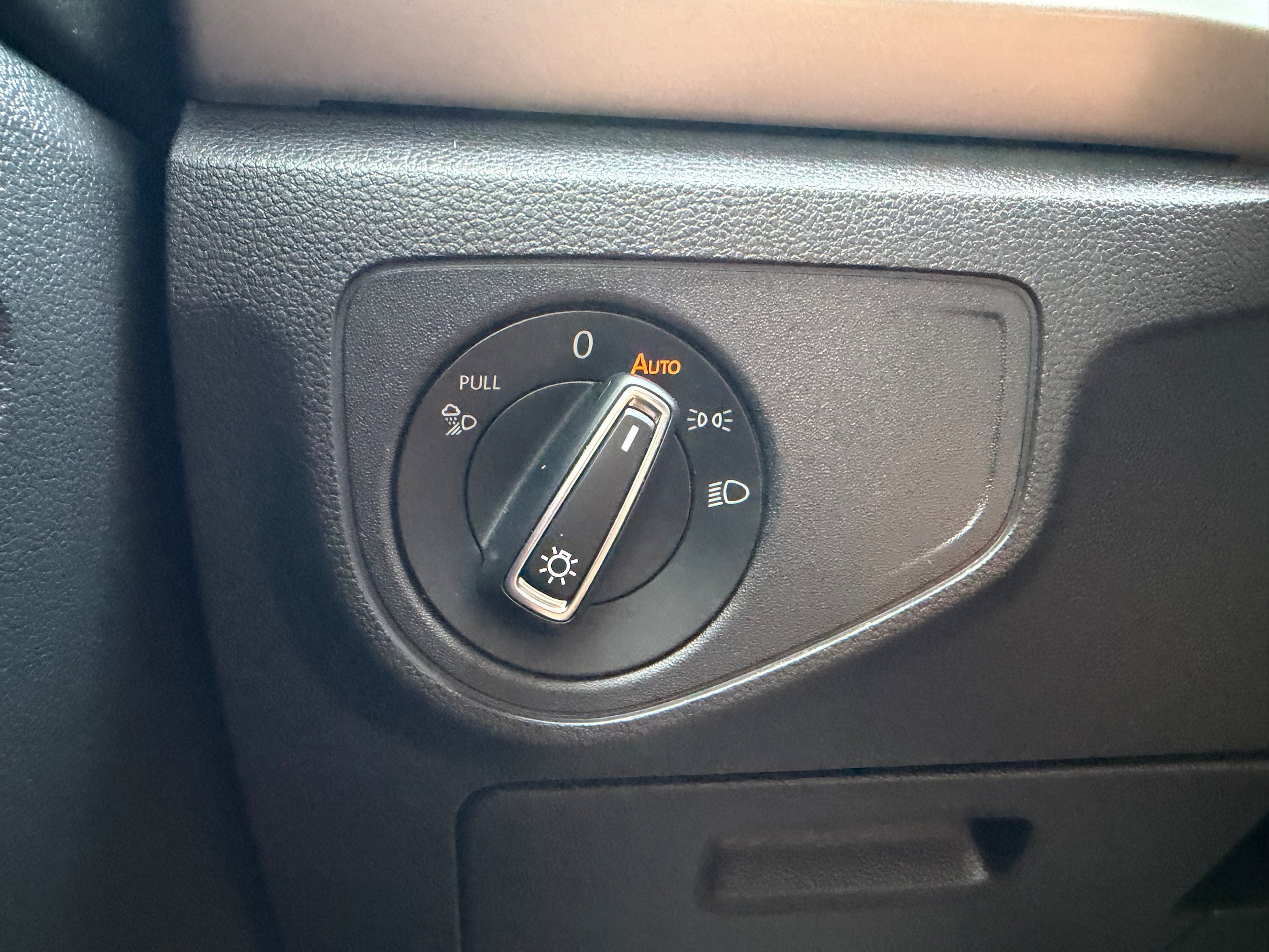 Used 2021 Volkswagen Atlas SE FWD image 22