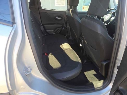 Used 2018 Jeep Renegade Altitude image 21
