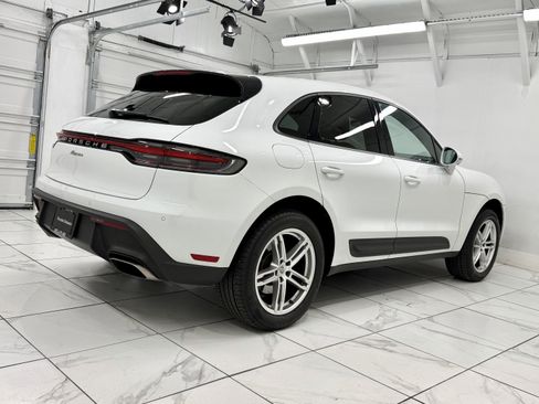 Certified 2025 Porsche Macan image 11