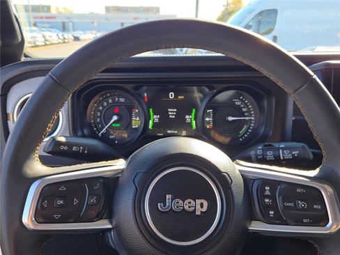 Used 2024 Jeep Wrangler Sahara image 32