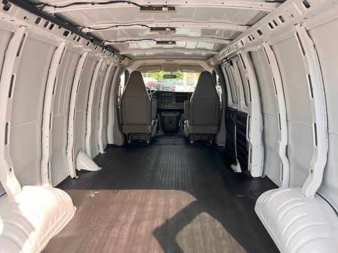Used 2023 Chevrolet Express 2500 Extended image 10