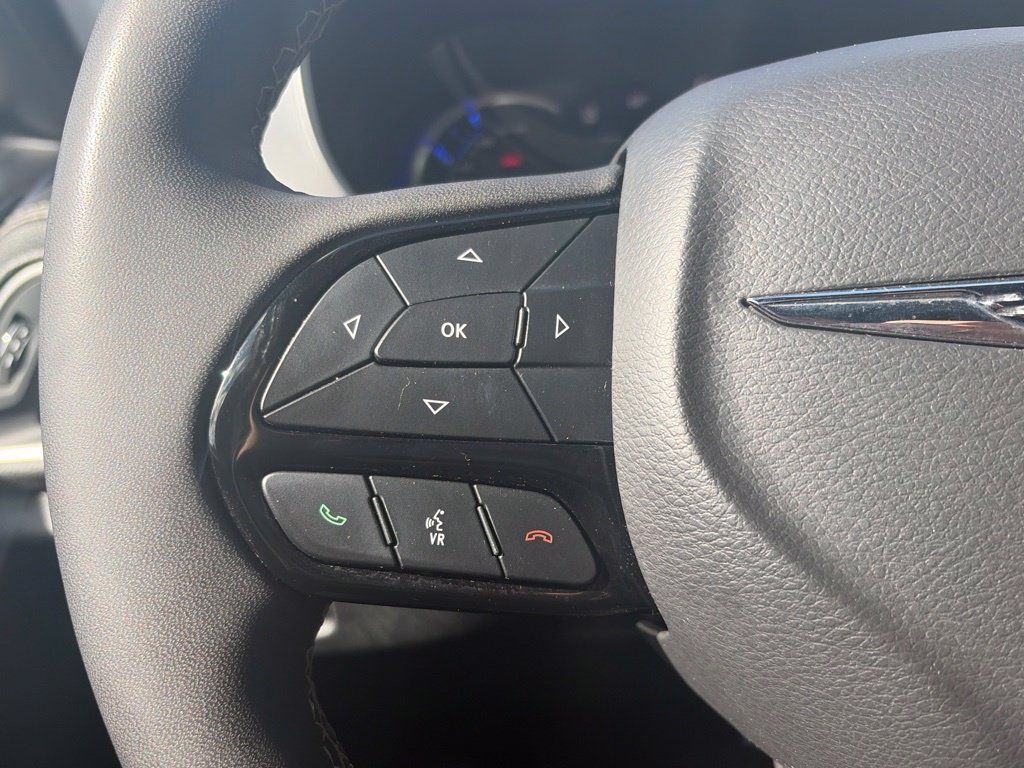 Used 2024 Chrysler Pacifica Limited FWD image 25
