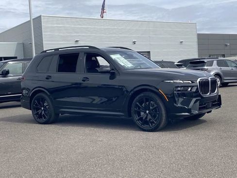 New 2025 BMW X7 xDrive40i w/ M Sport Package image 4