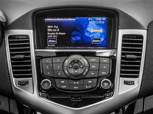Used 2016 Chevrolet Cruze LT w/ Technology Package FWD image 7
