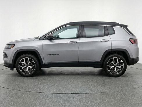 Used 2025 Jeep Compass Limited image 5