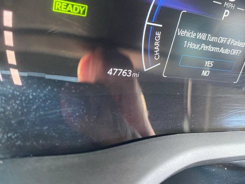 Used 2025 Toyota Camry SE FWD image 5