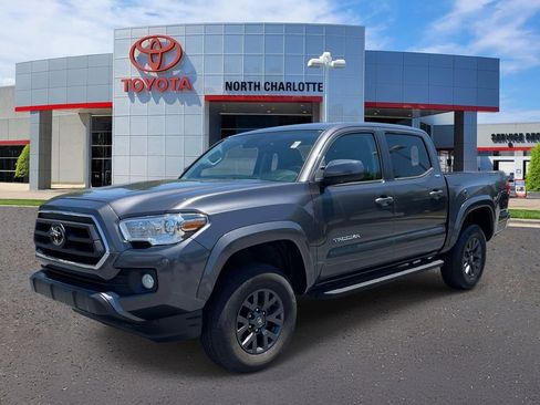 Used 2023 Toyota Tacoma SR5 AWD/4WD image 5