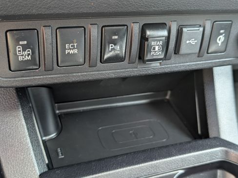 Used 2021 Toyota Tacoma Limited AWD/4WD image 25